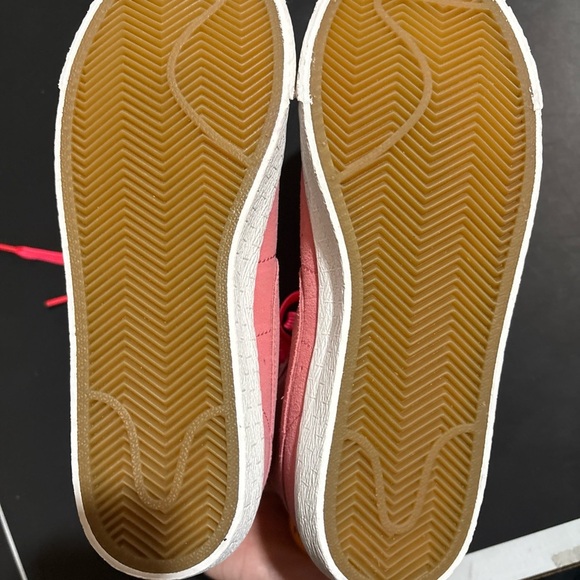 Nike Kids Sneakers in Pink and White - Picture 4 of 5